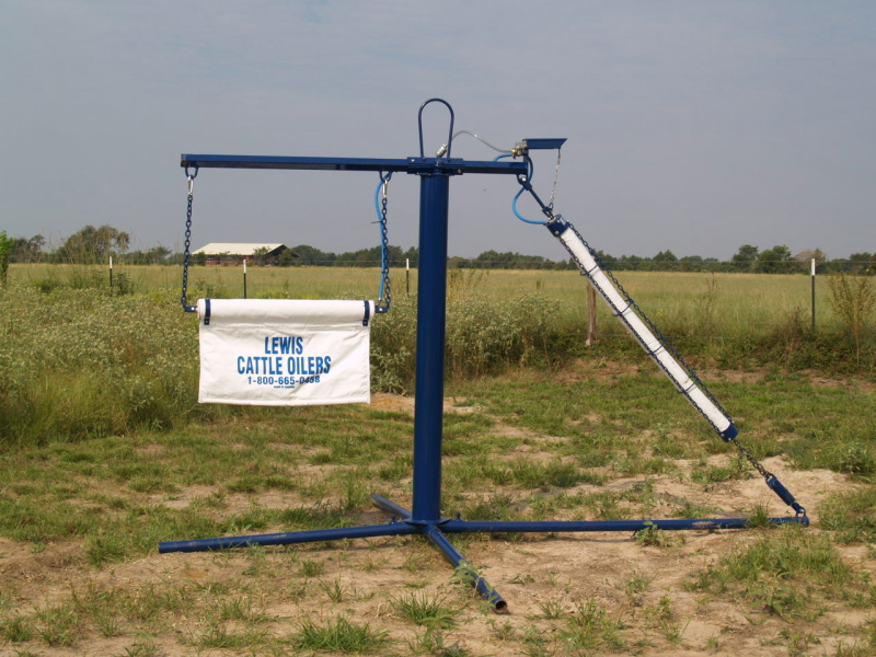 Cattle Oiler ⋆ USA Lewis Cattle Oiler ⋆ Made in the USA